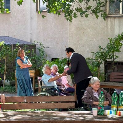 Hudební vystoupení na zahradě 