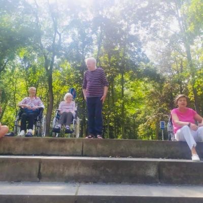 Procházka a posezení v parku