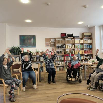 Rozcvička a hodina tance 