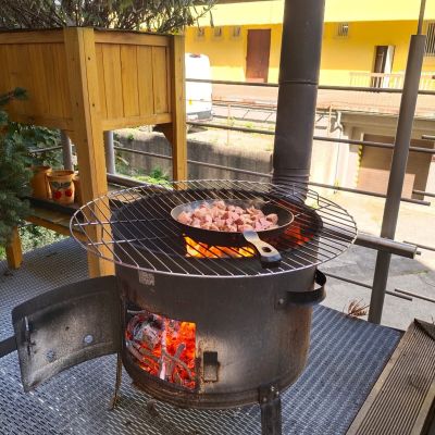 Vaření na ohni a trampské posezení s kytarou 