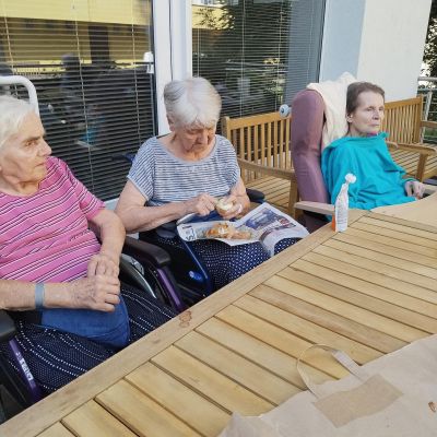 Vaření na ohni a trampské posezení s kytarou 