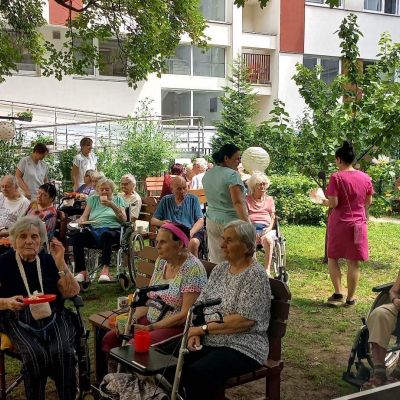 Grilování a sportovní odpoledne na zahradě