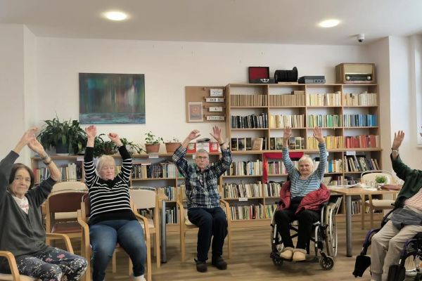 Rozcvička a hodina tance 